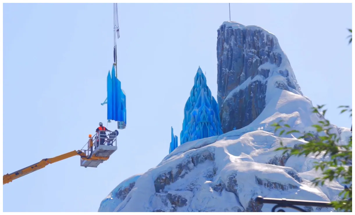 Disneyland paris to open world of frozen in spring 2026 blooloop