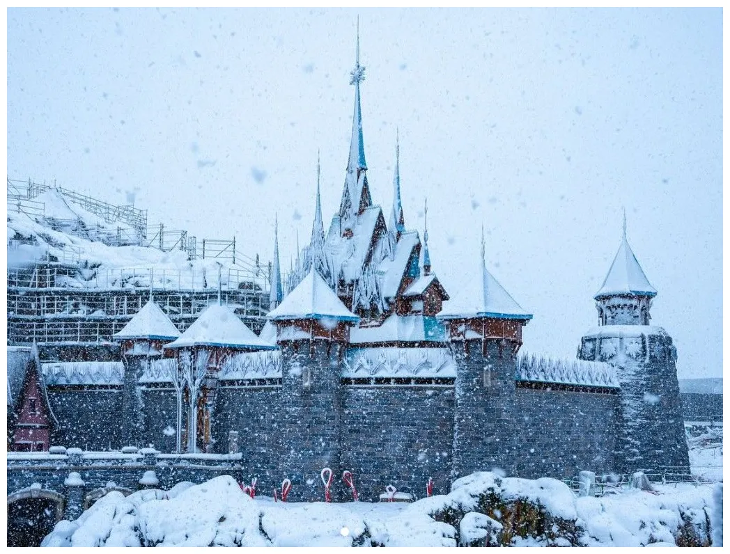 Disneyland paris unveils world of frozen progress blooloop