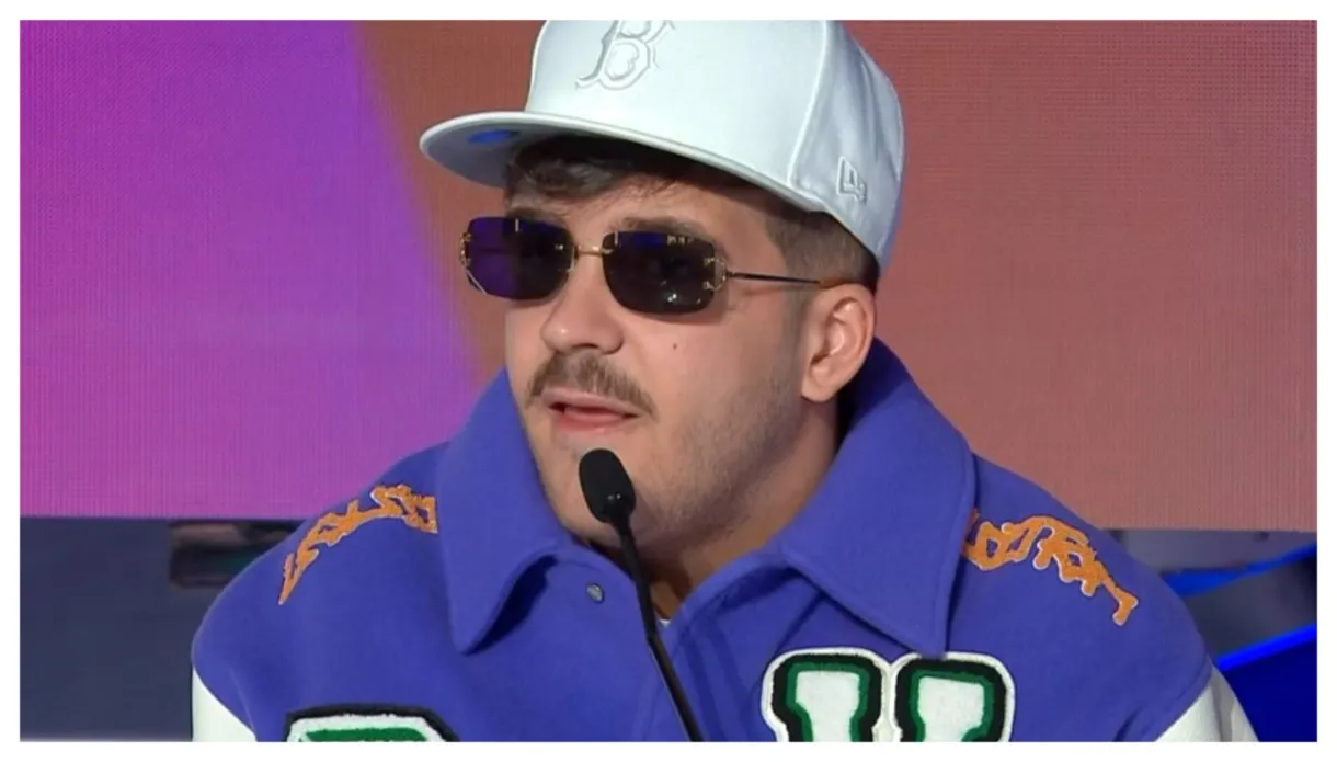 Geolier, il ritorno a napoli tra urla festanti e fuochi d'artificio