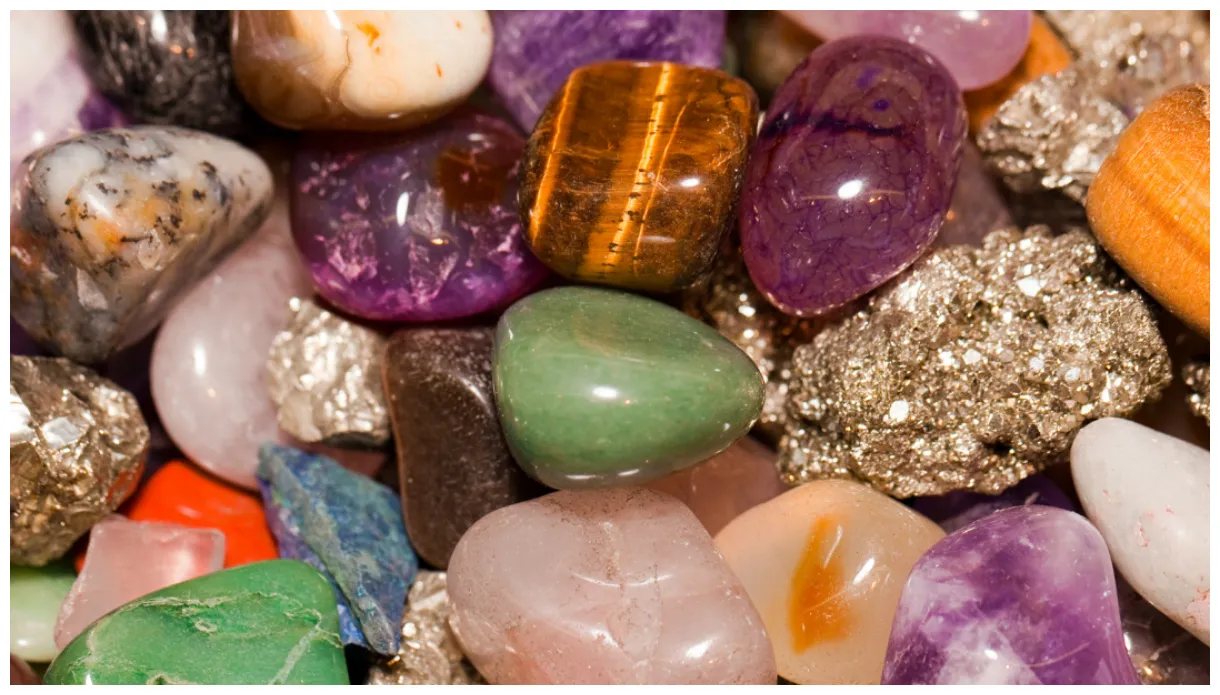 Les 12 pierres de naissances histoire, traditions et significations