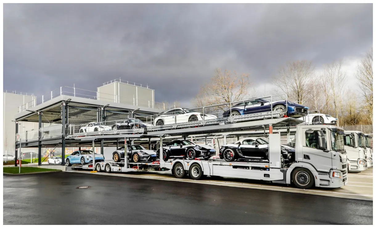 Fahrzeugauslieferungen nach Russland ausgesetzt - Porsche Newsroom DEU