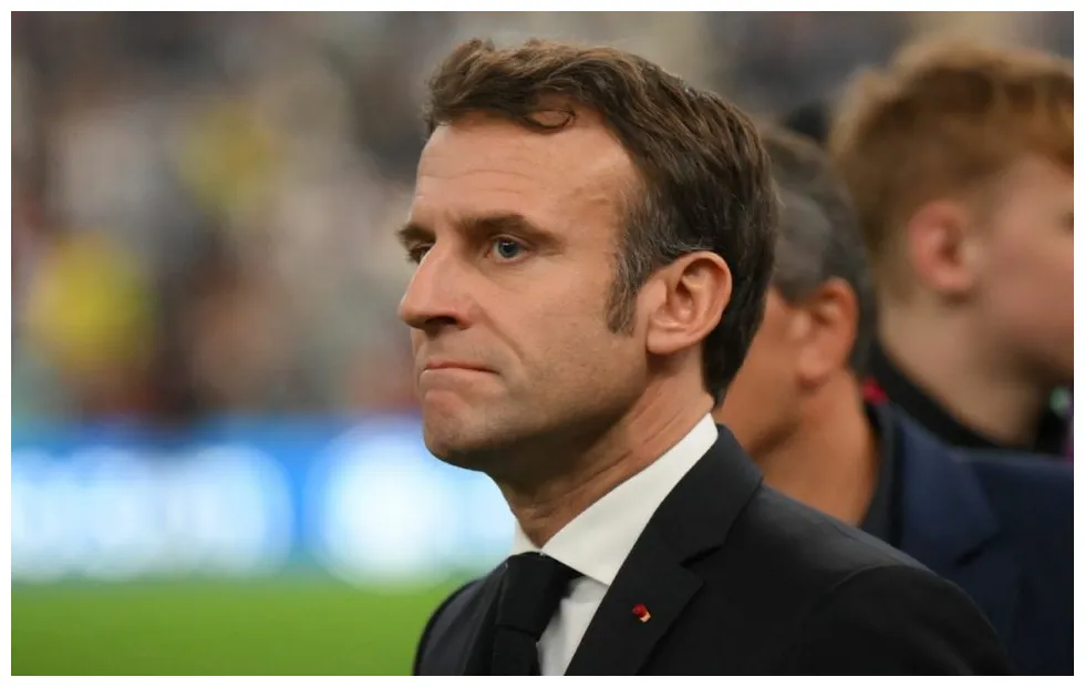 Macron rejoint le porte-avions charles de gaulle pour le noël avec les