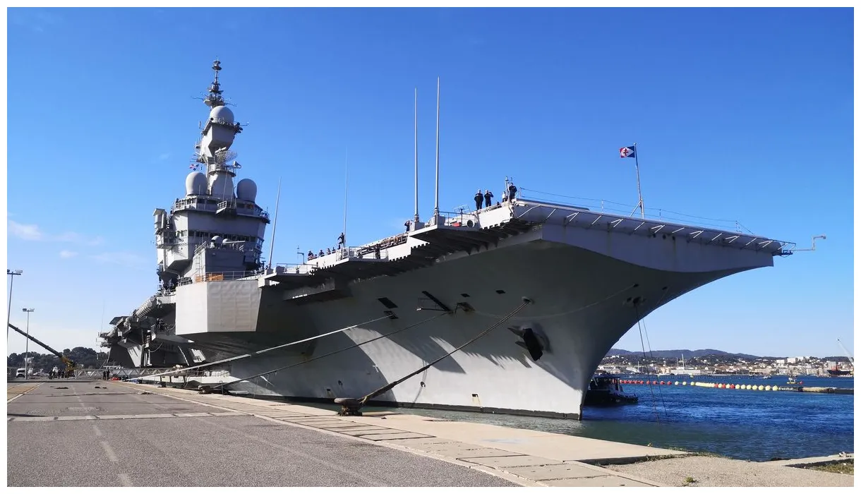 Emmanuel macron passera noël à bord du porte-avions charles de gaulle ici