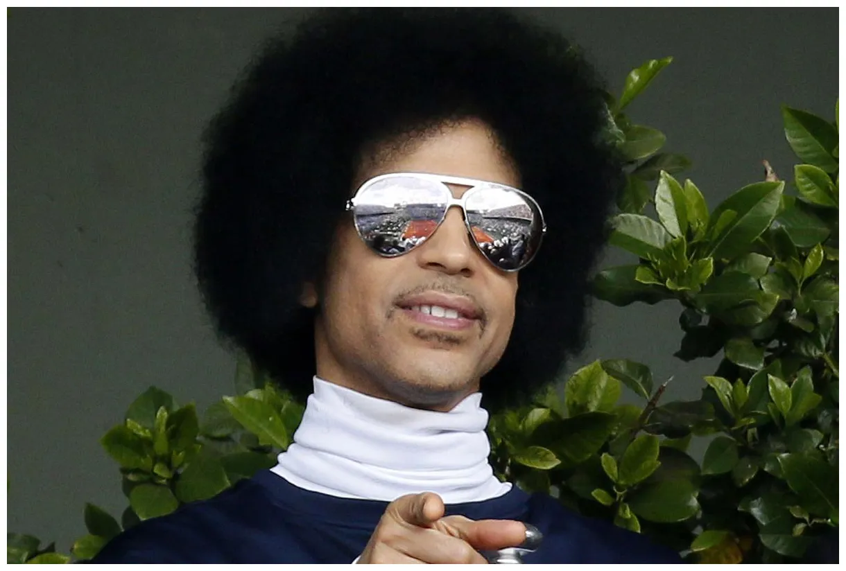 Puts on private show at white house page six