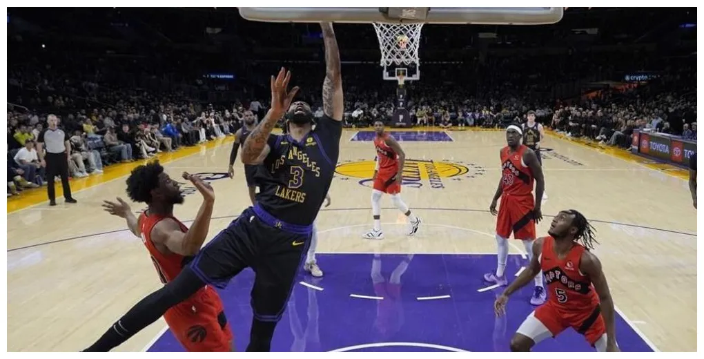 Toronto coach pounds table, rips officials after lakers hold off