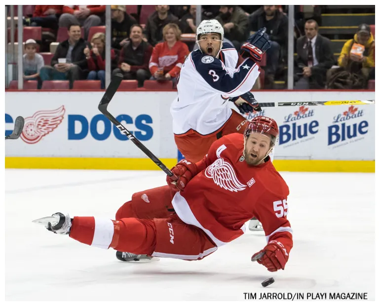 Pix in play! magazine