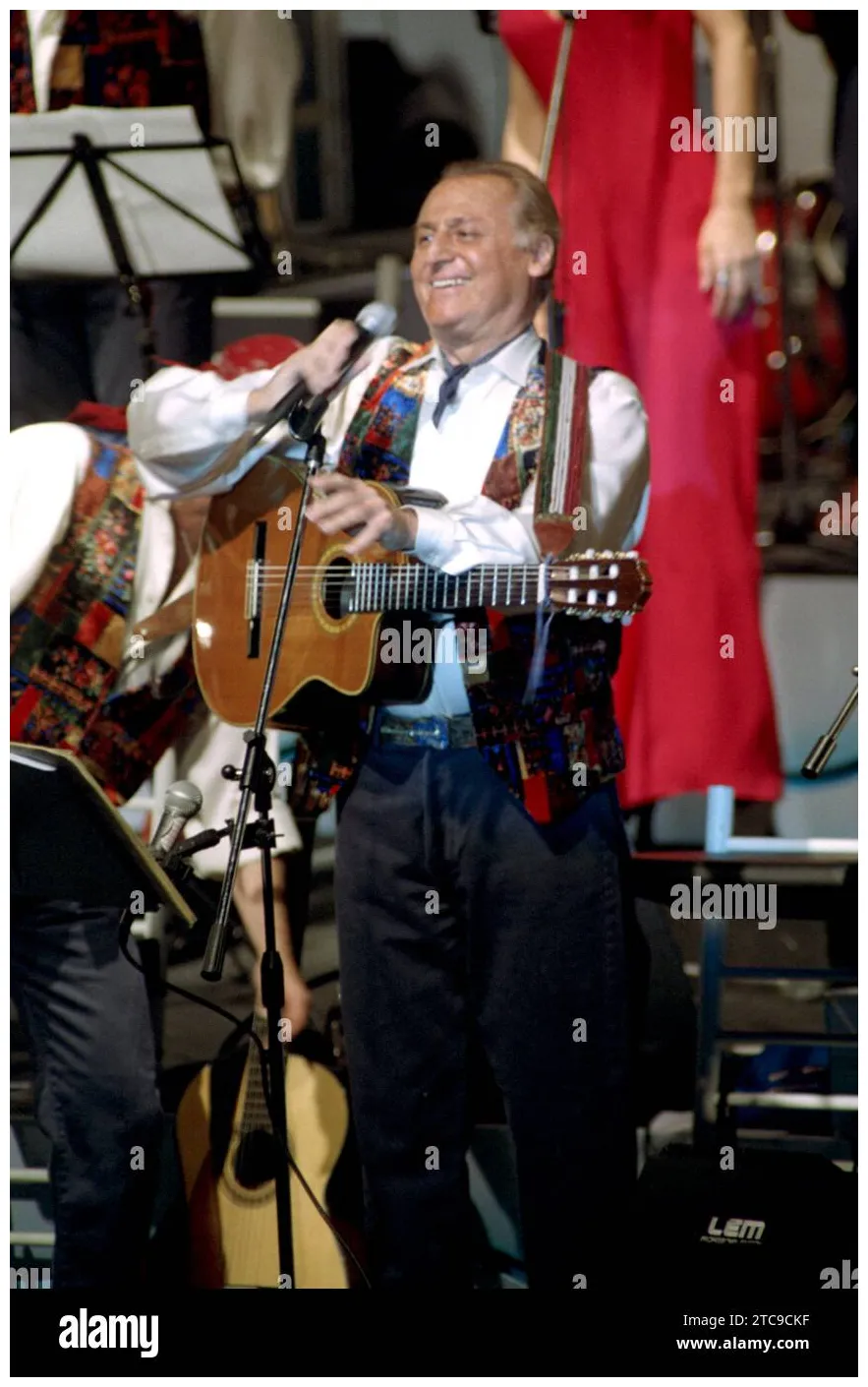 Singer 1999 hi-res graphy and s alamy