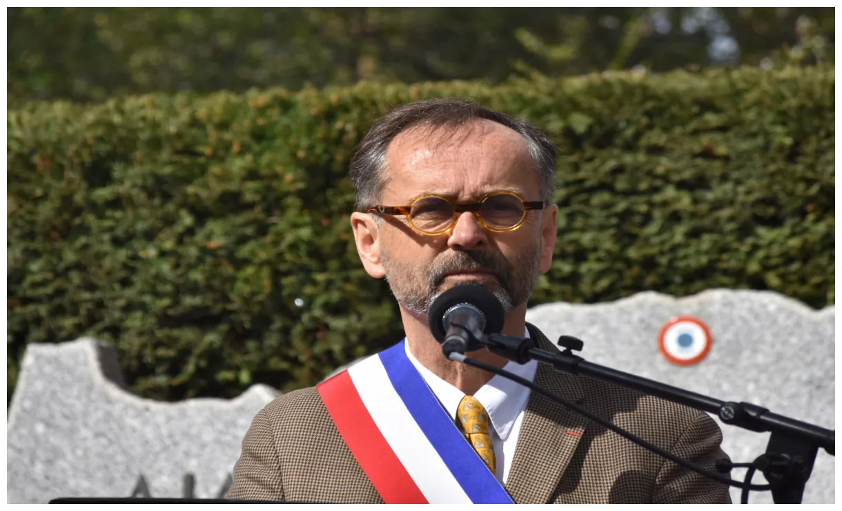 Cérémonie. discours de hérault béziers le petit journal