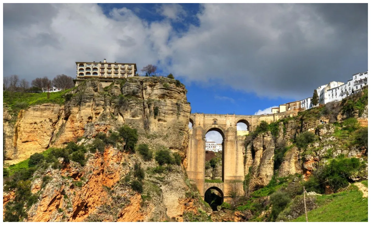 Ronda estrela da andaluzia pousada num precipício