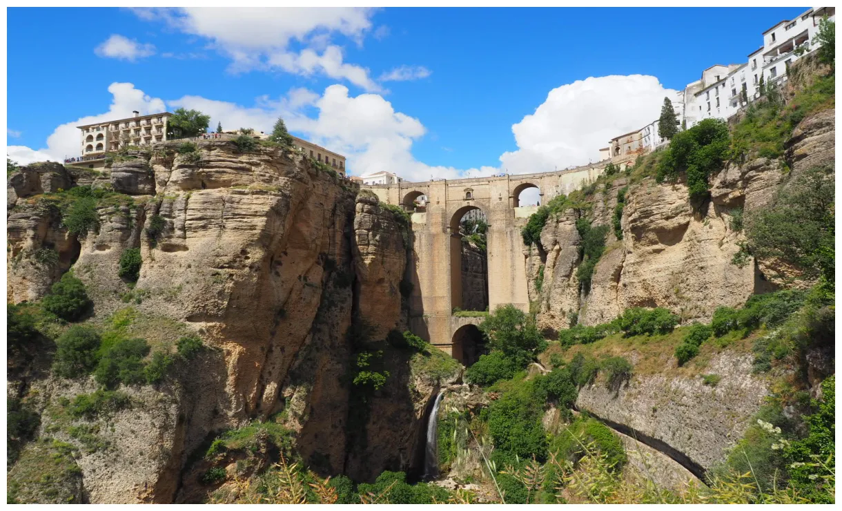 Ronda la tête en l'air