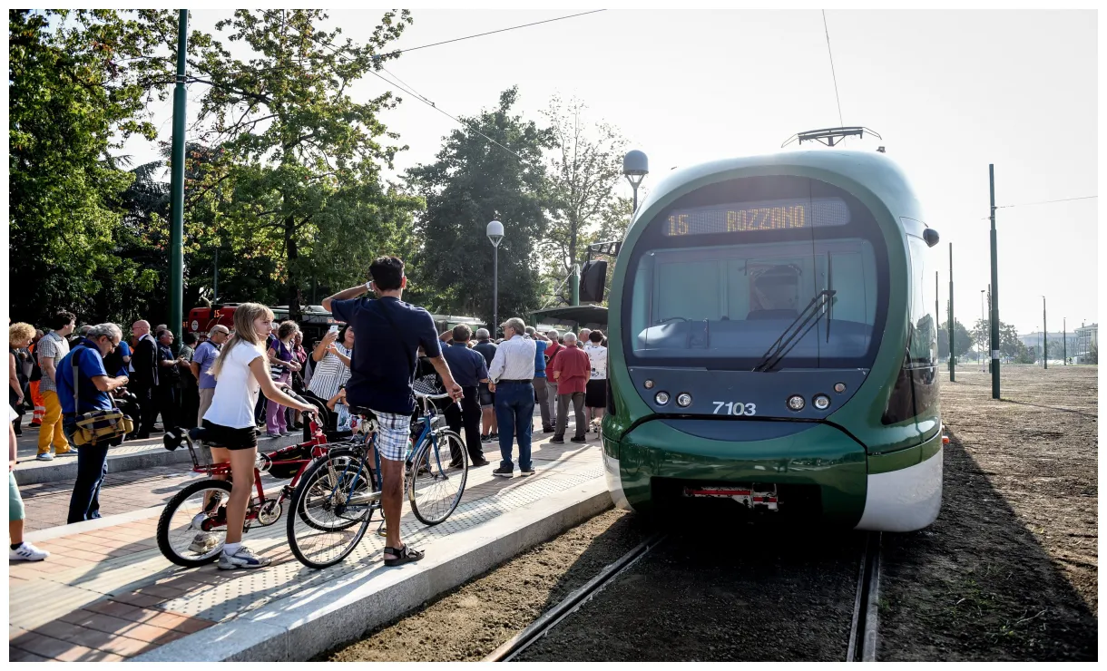Il tram 15 da oggi arriva fino al centro storico di
