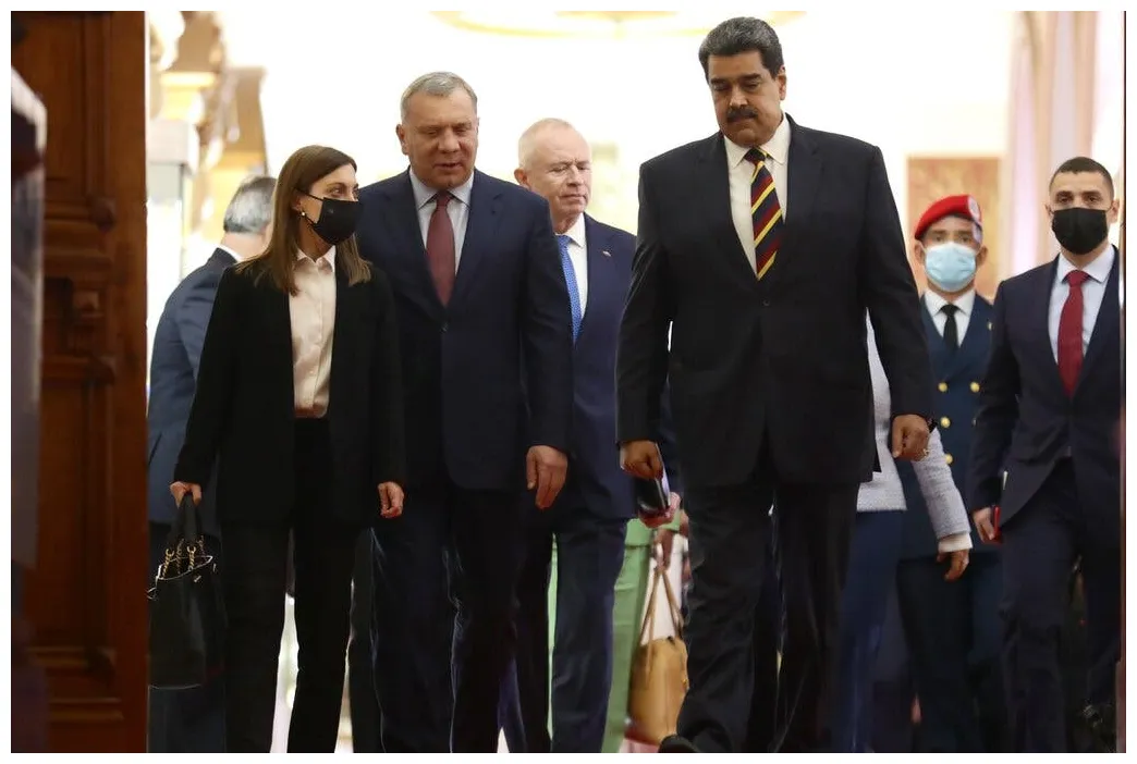 Us officials travel to venezuela, a russia ally, as the west isolates