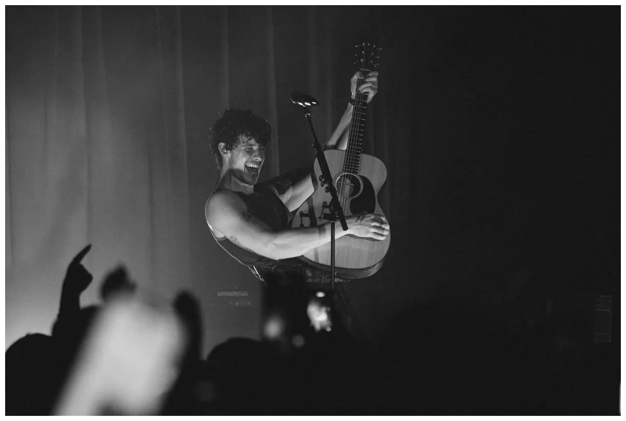 Invites 'friends and family only' to a concert film