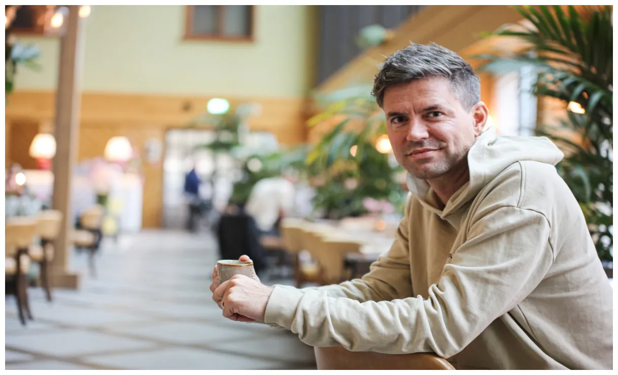 Neemt ‘ruimte’ voor identiteitszoektocht en theatershow