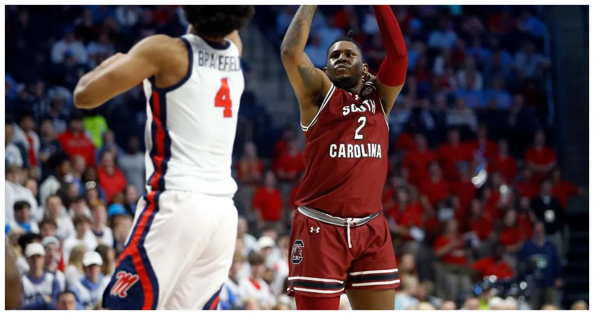 South carolina's men's basketball team gets back in win column with 72