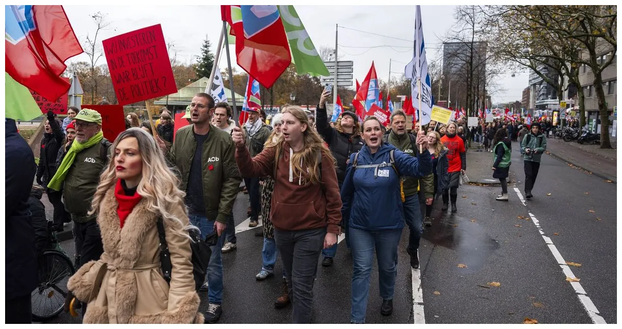 Stakingen in hoger onderwijs tegen bezuinigingen omroep gelderland