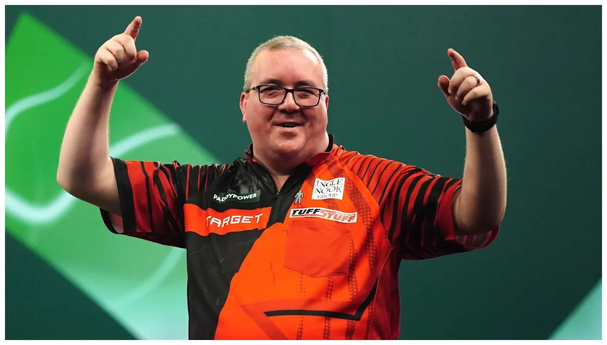 Survives scare to beat kai gotthardt at world