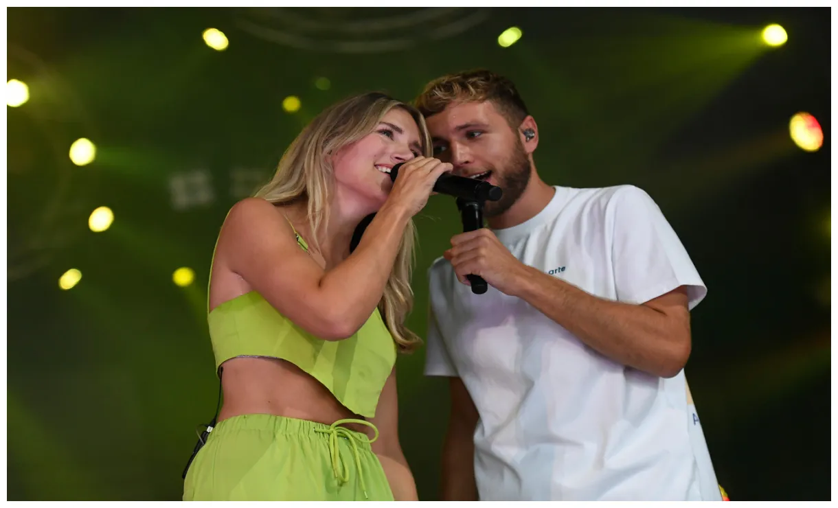 Herbeleven eerste kus en frank heeft discussie over