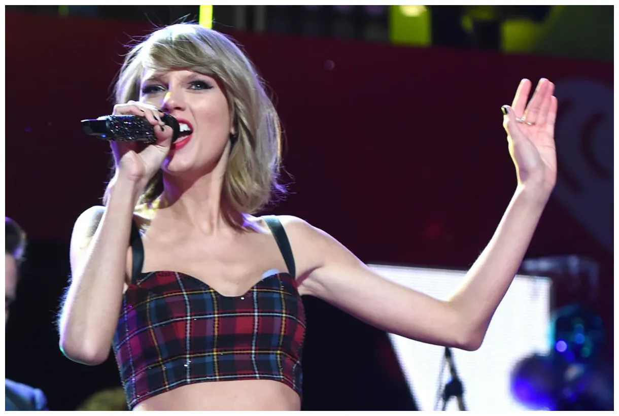 Shuts down hater who called her fan ugly