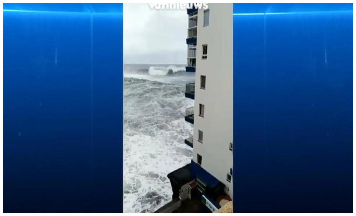 Hoge golven verwoesten gebouwen op Tenerife