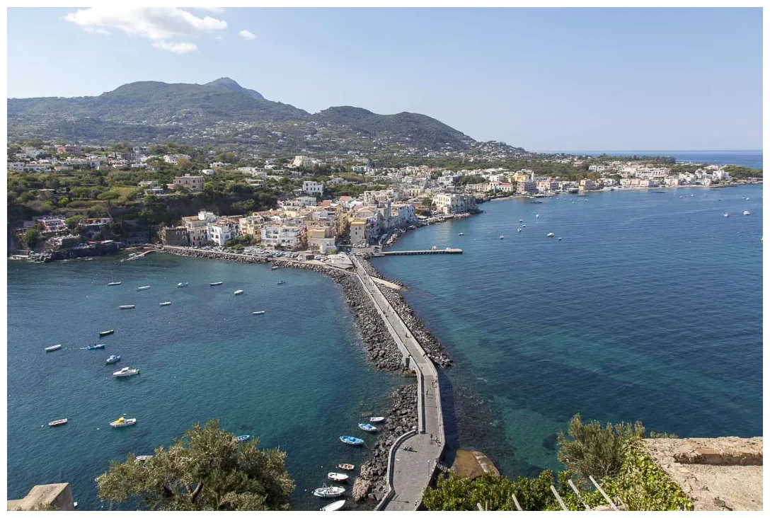 Wandelen op ischia vulkaaneiland bij napels · wandelingen