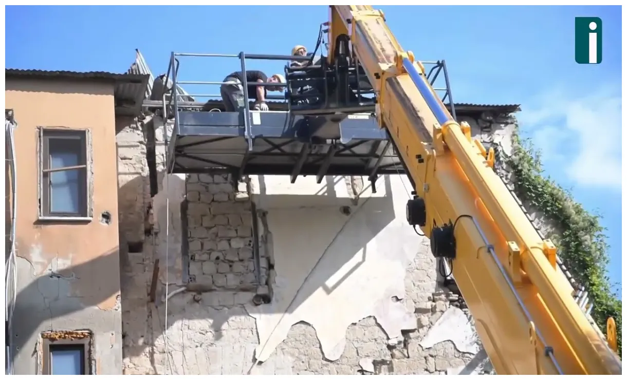 Foto / avellino si lascia alle spalle le ferite del terremoto