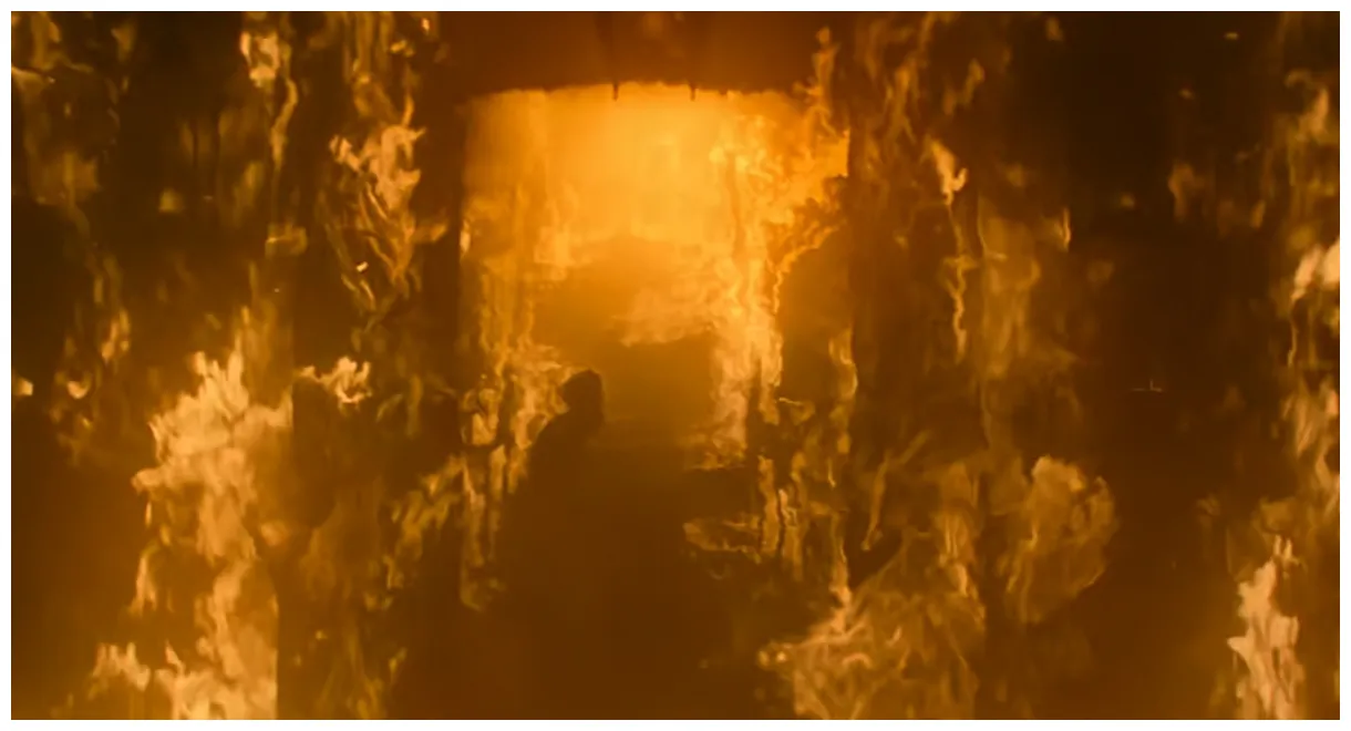 The abandons est ce fiona ou constance qui sort de la maison en feu