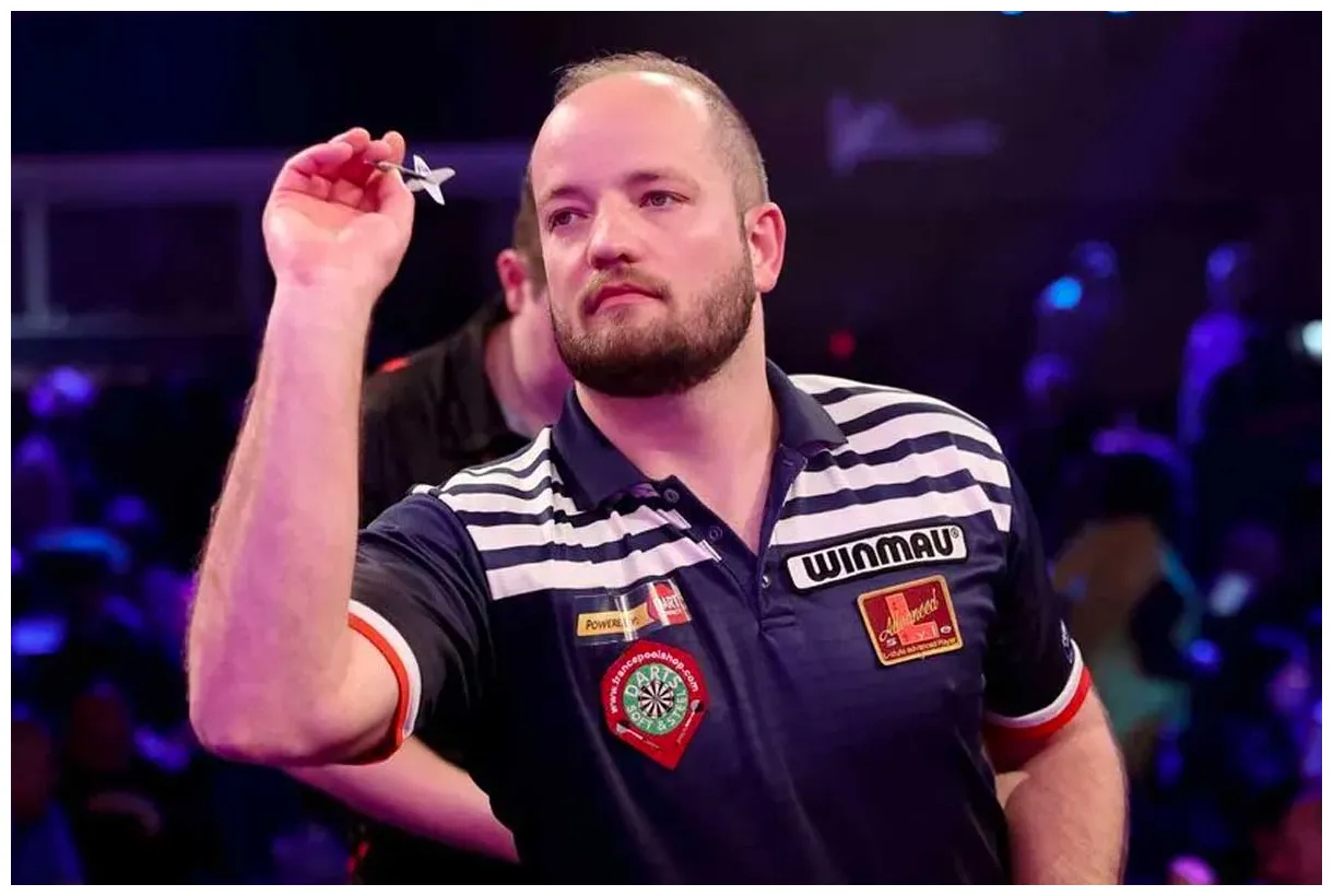 Mondial de fléchettes face à rob cross, entre