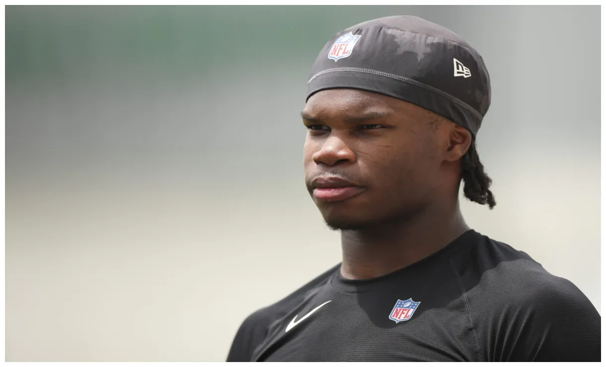 'who am i sitting next to?' nfl star wins hearts with