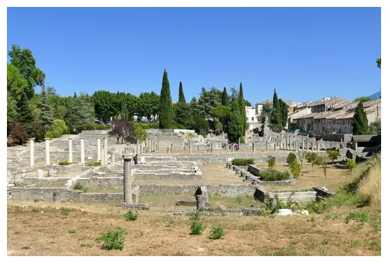 รูปภาพVaison-La-Romaine – เลือกดูภาพถ่ายสต็อก เวกเตอร์ และวิดีโอ970
