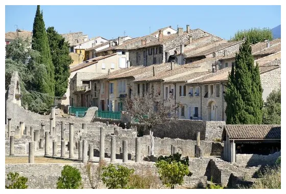 รูปภาพVaison-La-Romaine – เลือกดูภาพถ่ายสต็อก เวกเตอร์ และวิดีโอ970