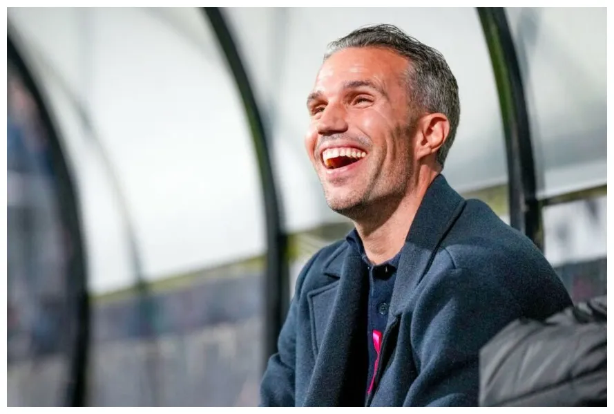 'van persie stunt met nieuwe baan' soccernews.nl