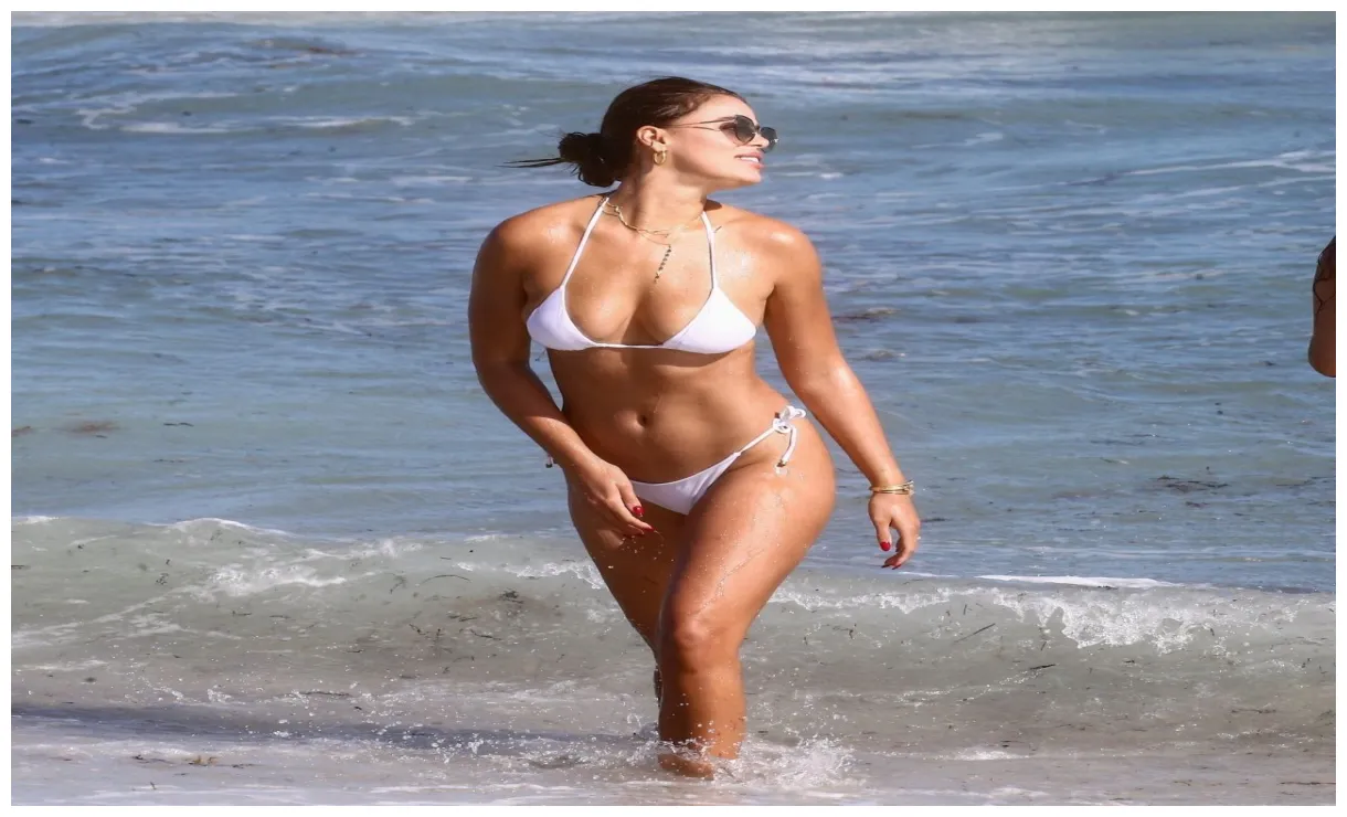 Brooks nader in a bikini on the beach in miami 12/31/2020 • celebmafia