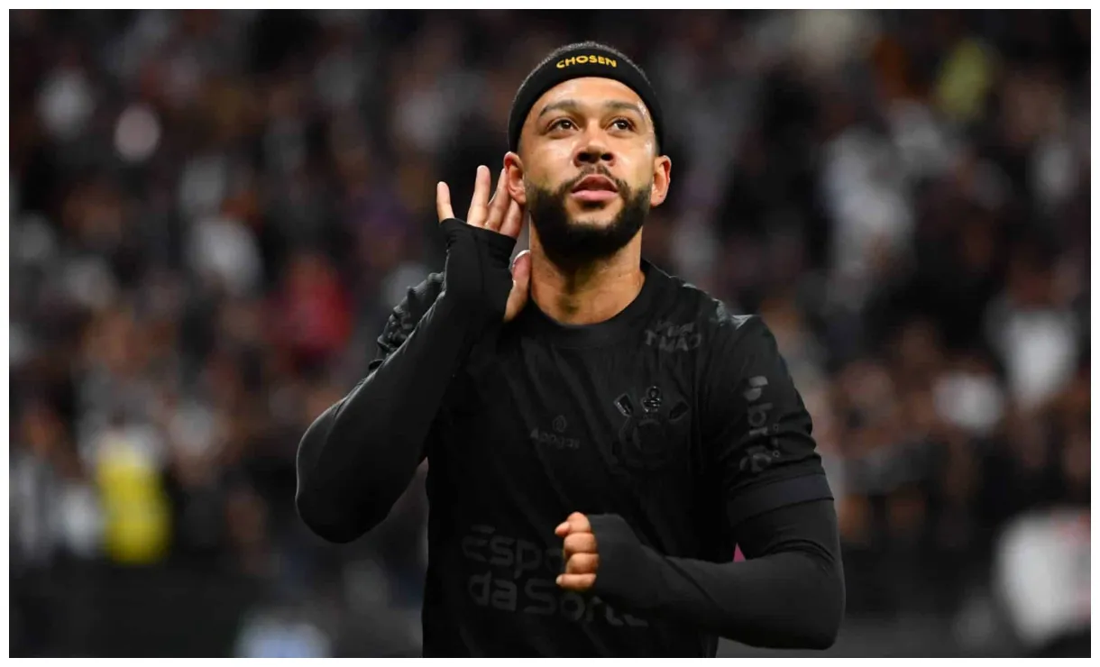 Memphis depay faz o que quer no passeio do corinthians sobre o vasco