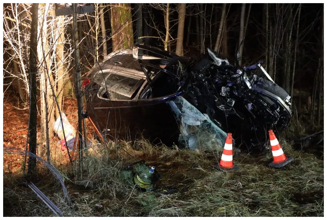 Pleinfeld: +++ Schwerer Verkehrsunfall auf der B 2 +++ – fränkischer.de