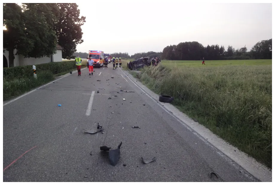 Frontalzusammenstoß mit zwei PKW (19.06.2021 | 20:12 Uhr) - FF