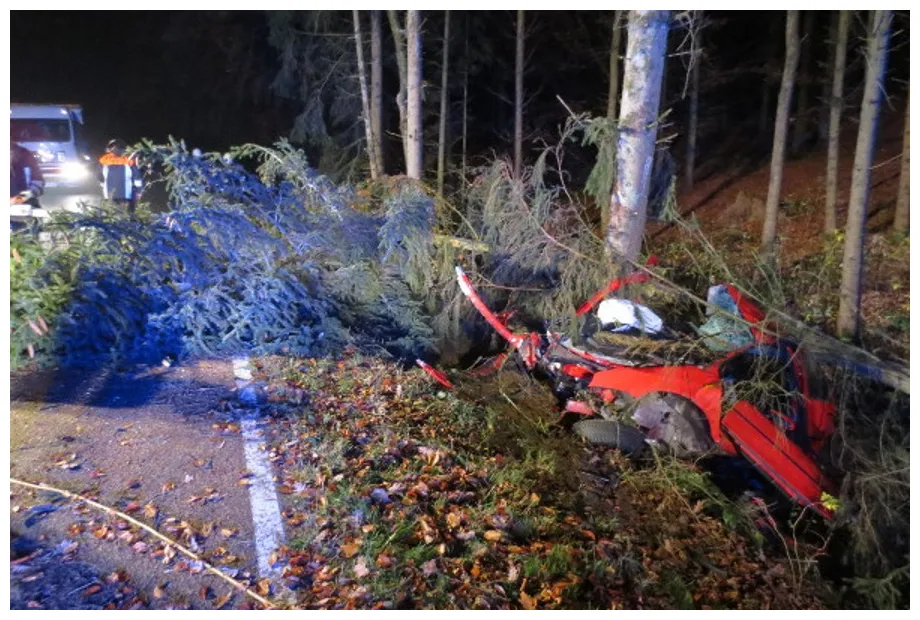 Verkehrsunfall (18.11.2015 | 22:19 Uhr) - FF Pleinfeld - Einsätze