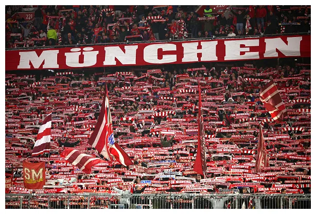 Bayern munich sign ecuadorian wonderkid , born the year