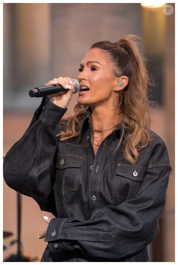 Vitaa pose avec ses 3 enfants : adorable photo de famille pour la fin