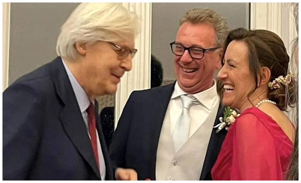 Vittorio sgarbi sul lago di como sbaglia villa e si imbucata a un