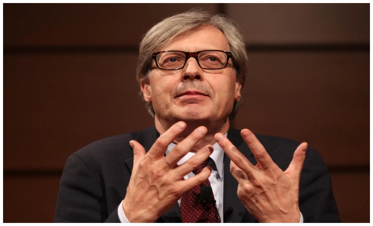 Vittorio sgarbi presenta il suo libro al sociale sempione news