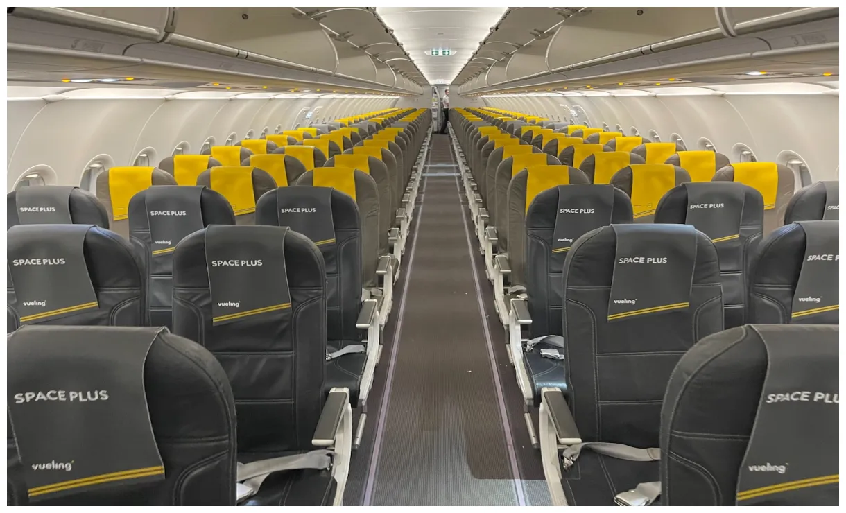 Review a320 economy class live and let's fly