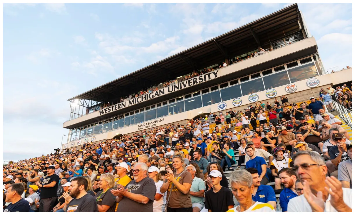 WMU football picks up commitment from former Syracuse lineman - mlive.com